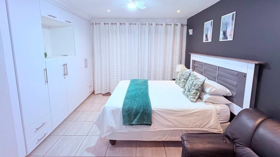 5 Bedroom Property for Sale in Reebok Western Cape